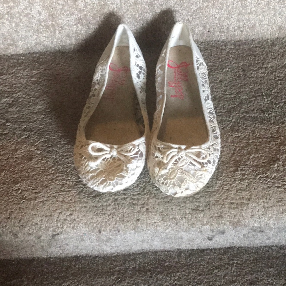 Lace shoes |